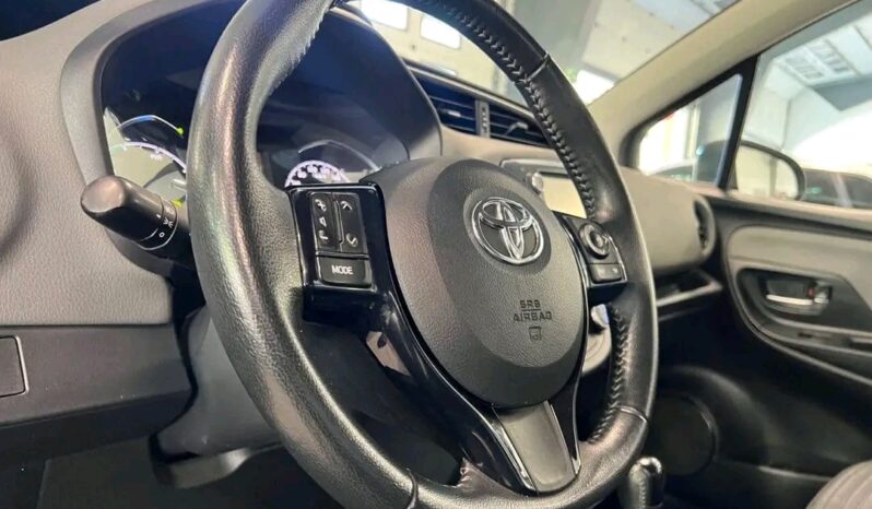 
								Toyota Yaris full									