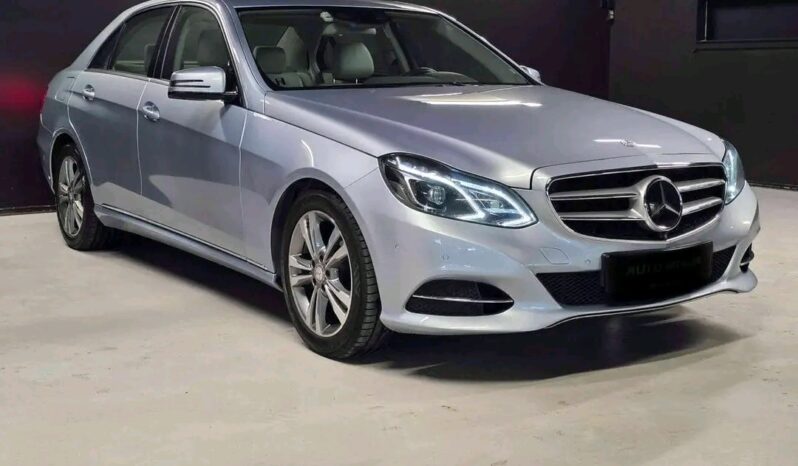 
								Mercedes-Benz Classe E full									