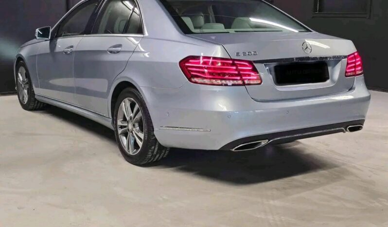 
								Mercedes-Benz Classe E full									