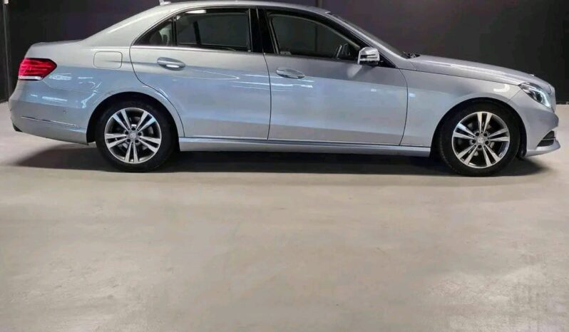 
								Mercedes-Benz Classe E full									