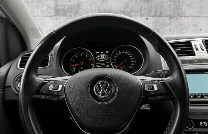 
								Volkswagen Polo full									