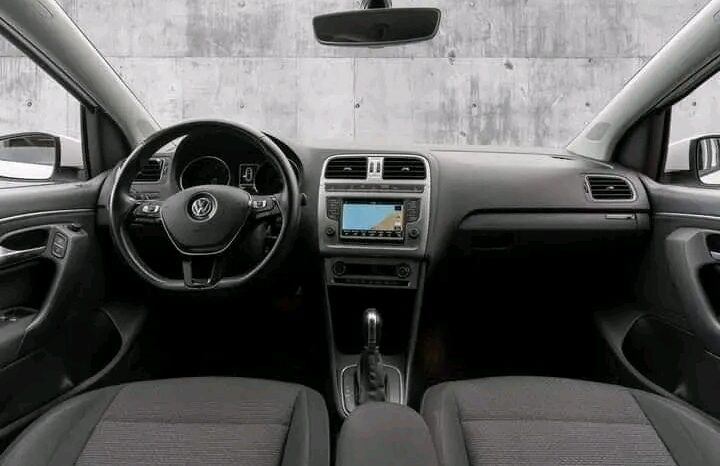 
								Volkswagen Polo full									