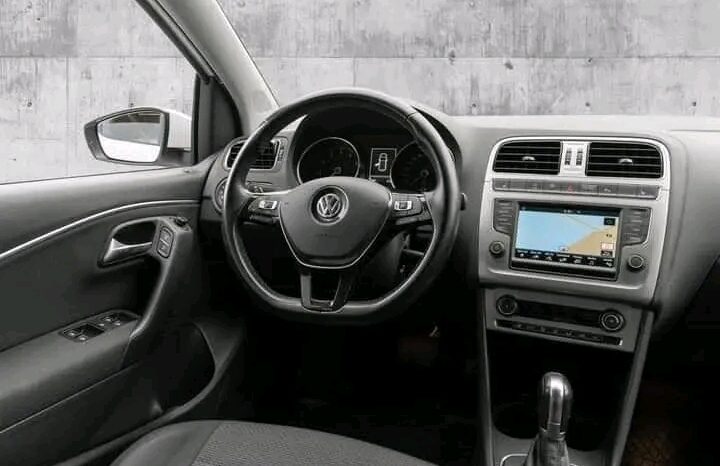 
								Volkswagen Polo full									