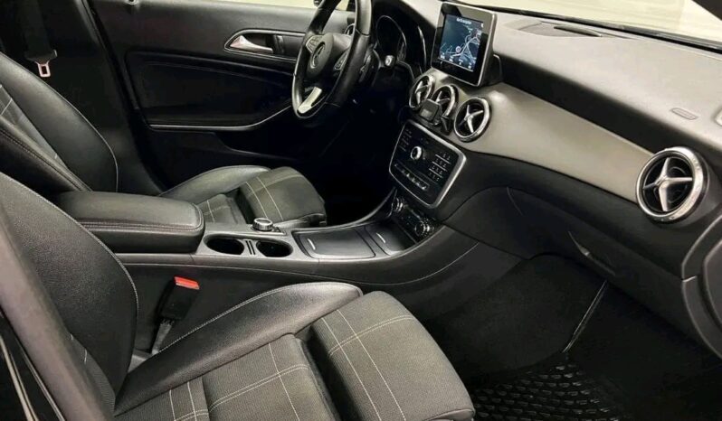 
								Mercedes-Benz GLA full									