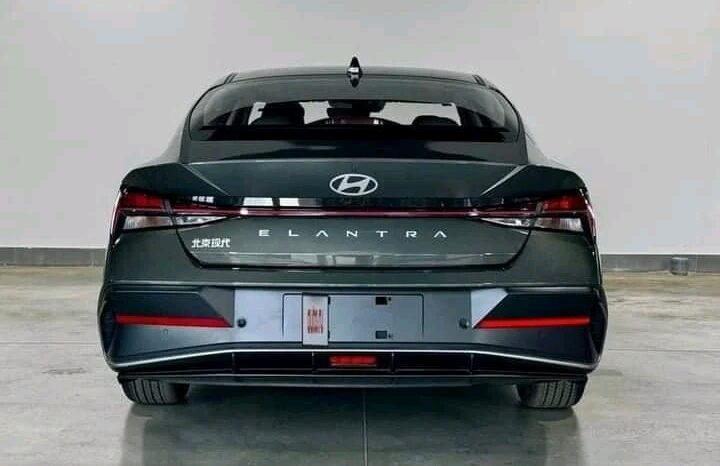 
								Hyundai Elantra full									