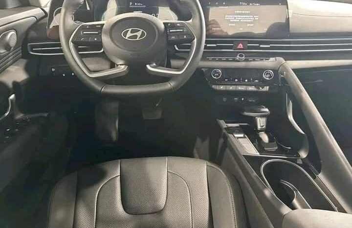 
								Hyundai Elantra full									