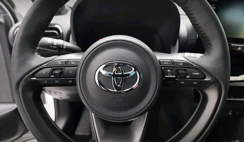 
								Toyota Yaris Cross full									