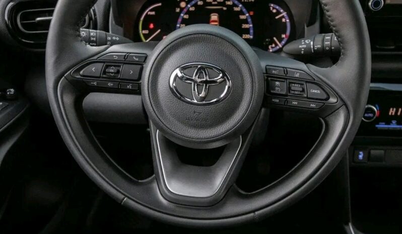 
								Toyota Yaris Cross full									