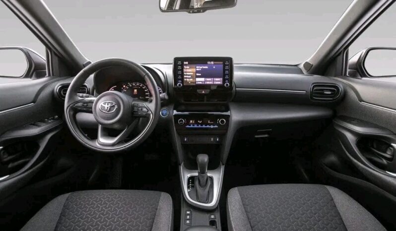 
								Toyota Yaris Cross full									