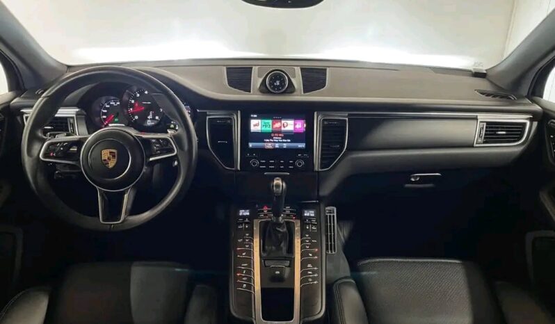 
								Porsche Macan full									