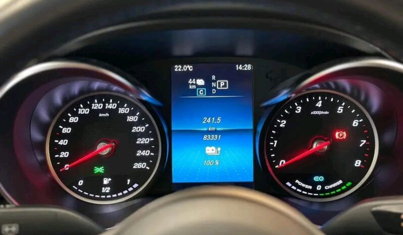 
								Mercedes-Benz Classe C C300e 4MATIC full									