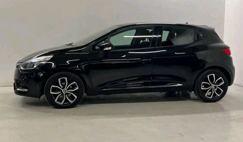 
								Renault Clio full									