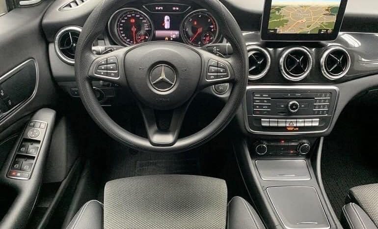 
								Mercedes-Benz CLA 220 full									