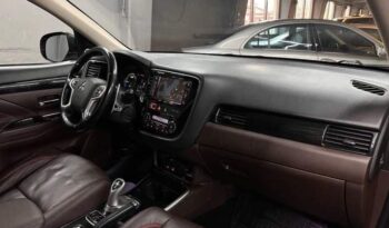 
										Mitsubishi Outlander full									