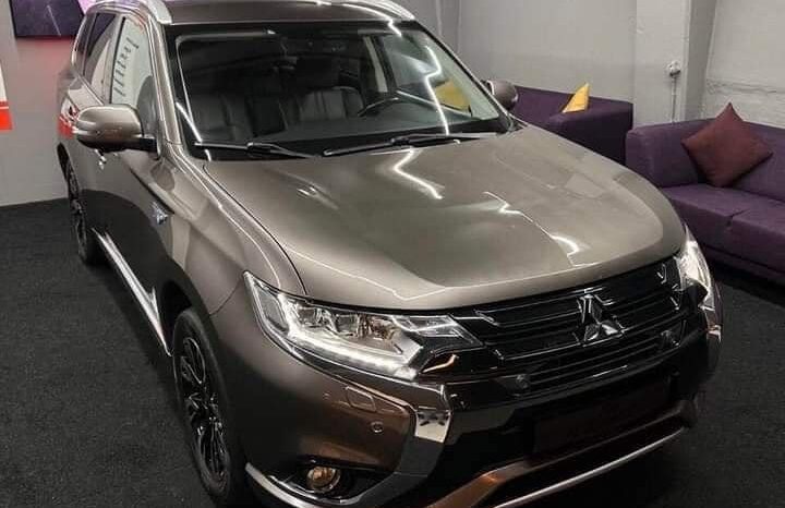 
								Mitsubishi Outlander full									