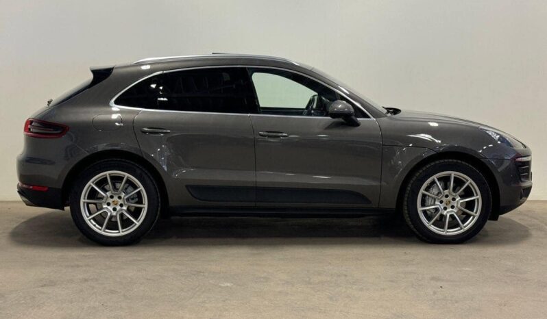 
								Porsche Macan S full									