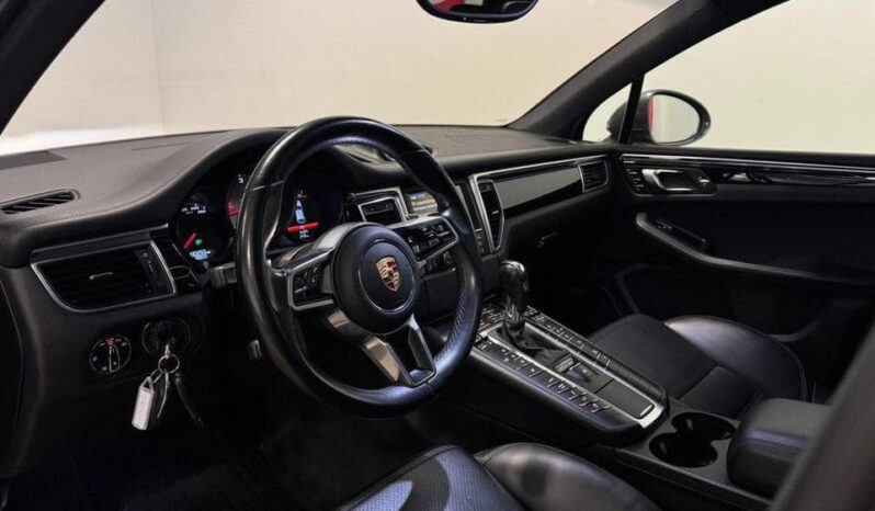 
								Porsche Macan S full									