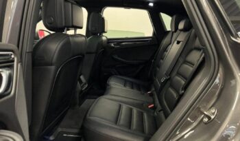 
										Porsche Macan S full									