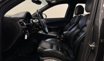 
										Porsche Macan S full									