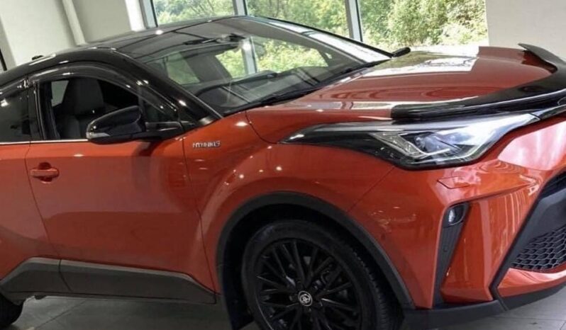 
								Toyota C-HR Orange hybride full									