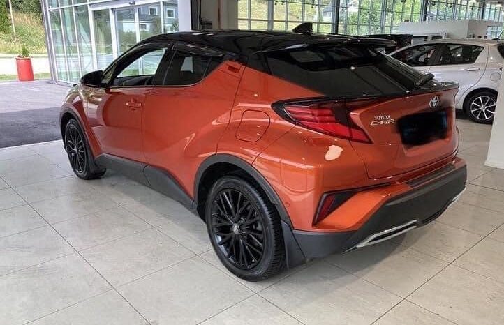 
								Toyota C-HR Orange hybride full									