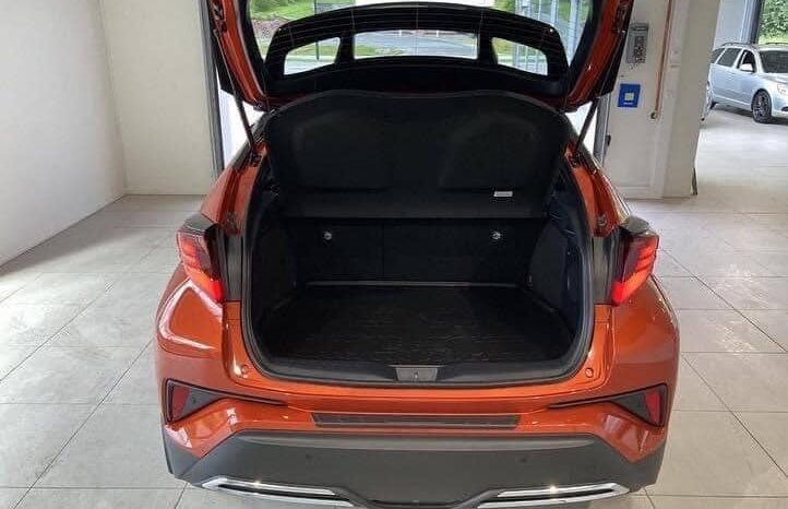 
								Toyota C-HR Orange hybride full									