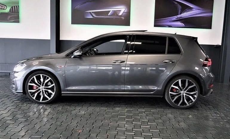 
								Volkswagen Golf GTI full									