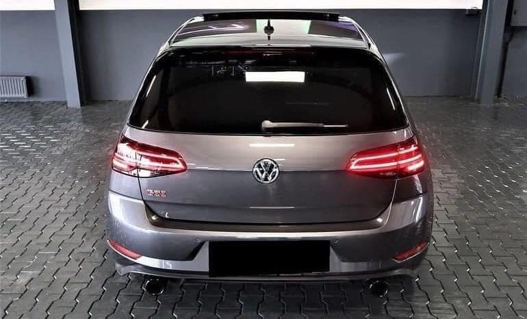 
								Volkswagen Golf GTI full									