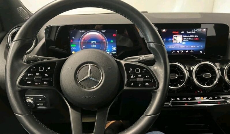 
								Mercedes-Benz GLA 250e full									