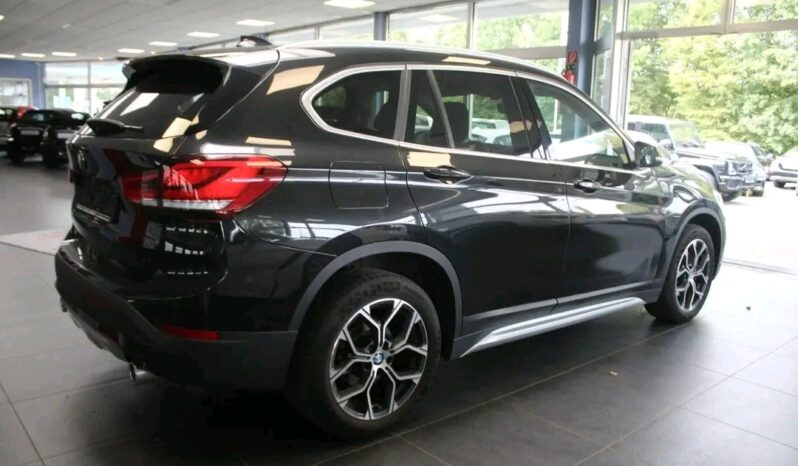 
								BMW X1 sDrive18d xLine full									