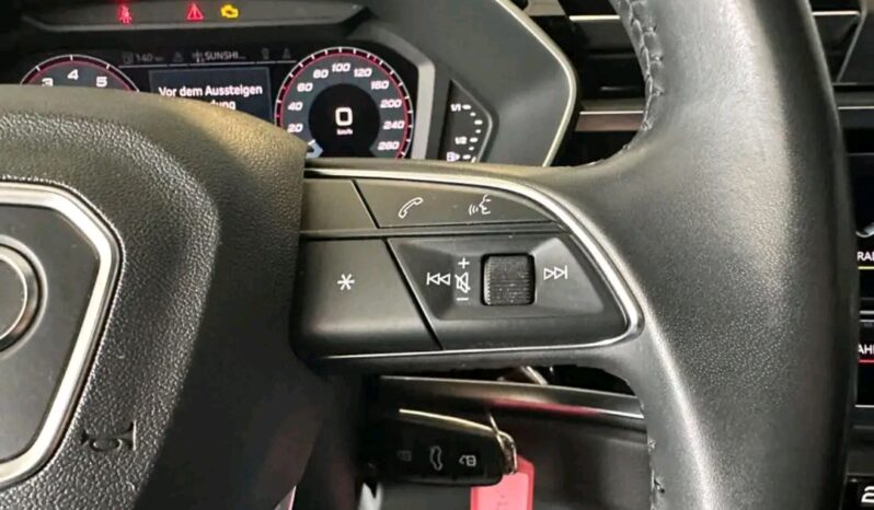 
								Audi Q3 full									