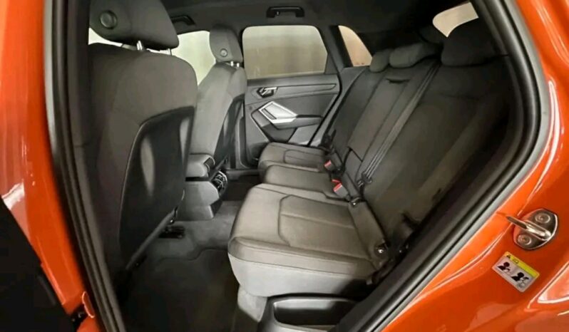 
								Audi Q3 full									