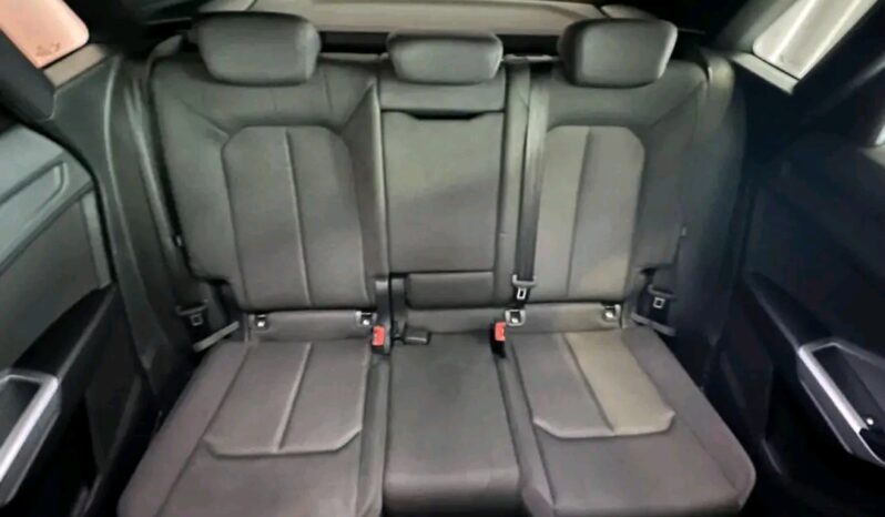 
								Audi Q3 full									