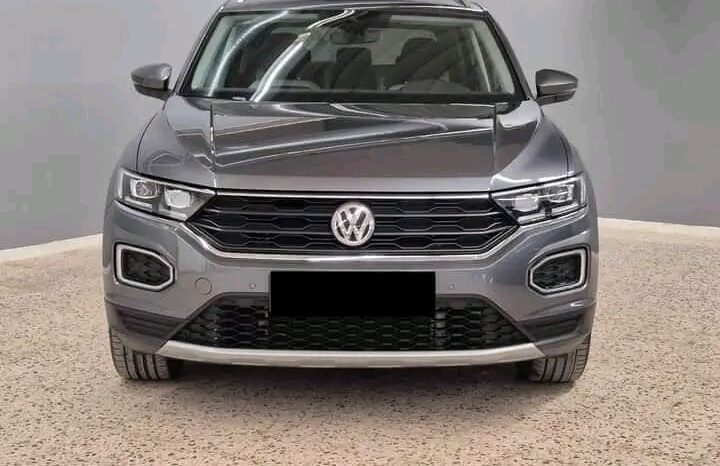 
								Volkswagen T-Roc full									