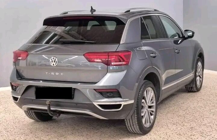 
								Volkswagen T-Roc full									