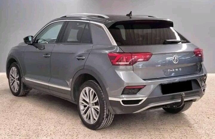 
								Volkswagen T-Roc full									