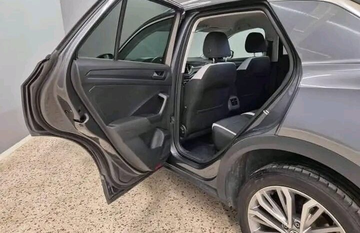 
								Volkswagen T-Roc full									