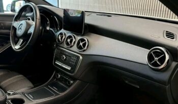 
										Mercedes-Benz GLA 180 full									