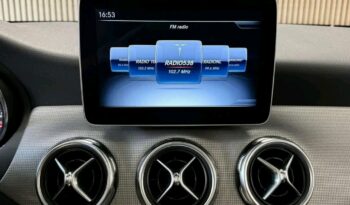 
										Mercedes-Benz GLA 180 full									