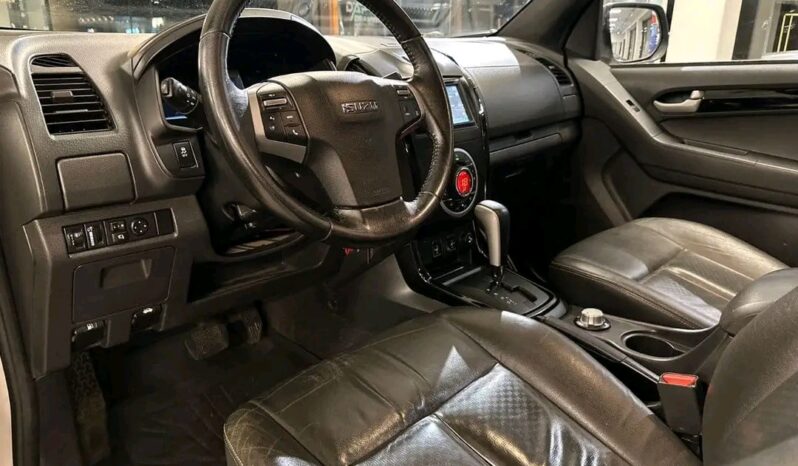 
								Isuzu D-max full									