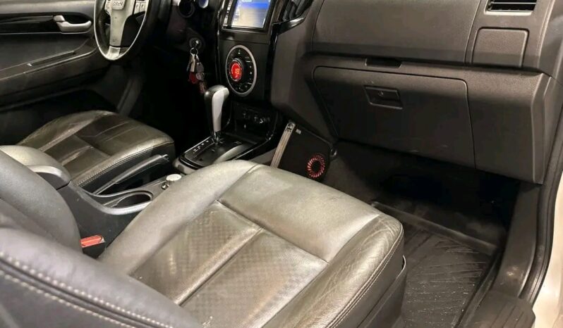 
								Isuzu D-max full									