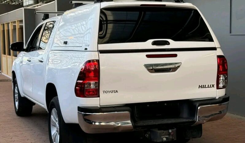 
								Toyota Hilux full									