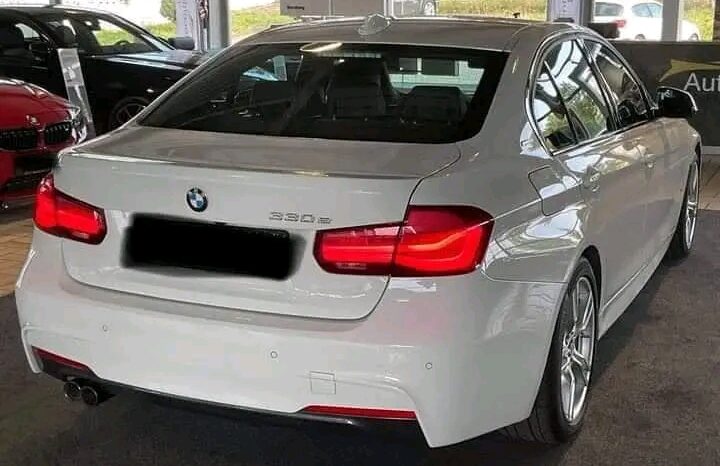 
								BMW 330e full									