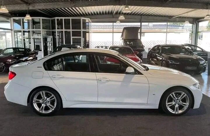 
								BMW 330e full									