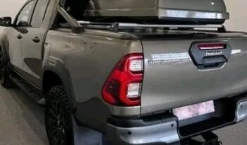 
										Toyota Hilux 2.8 Invincible full									