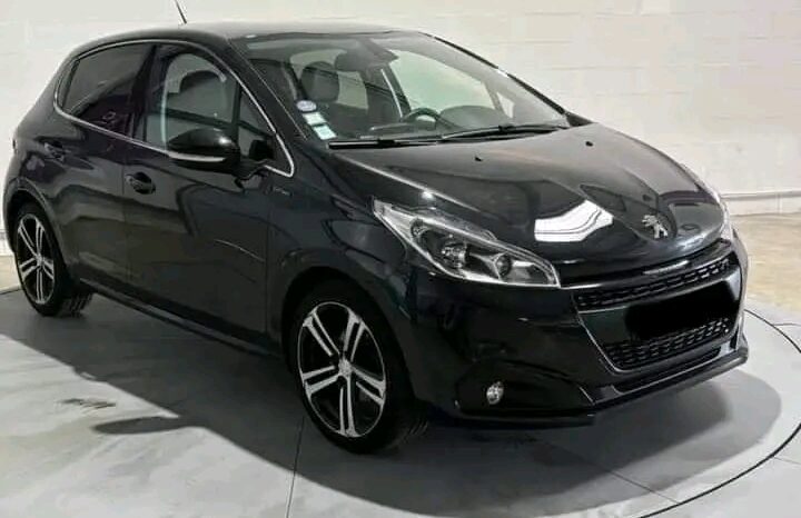 
								PEUGEOT 208 full									