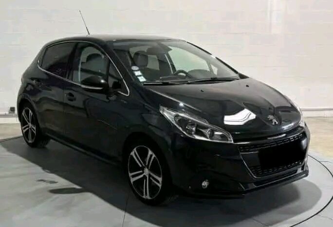 
								PEUGEOT 208 full									