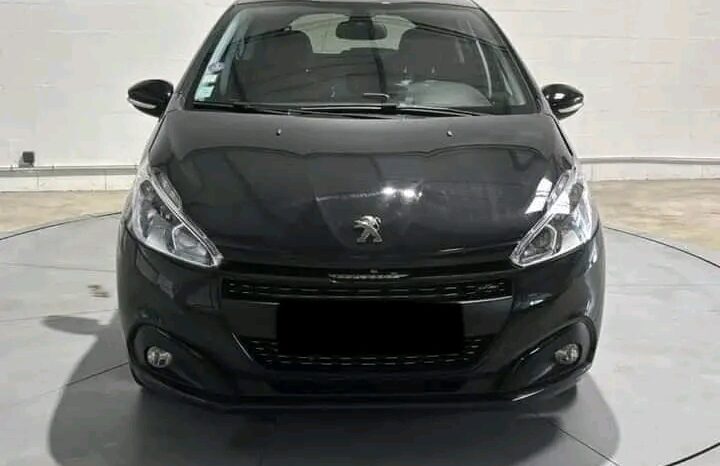 
								PEUGEOT 208 full									