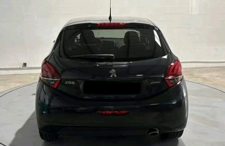 
								PEUGEOT 208 full									