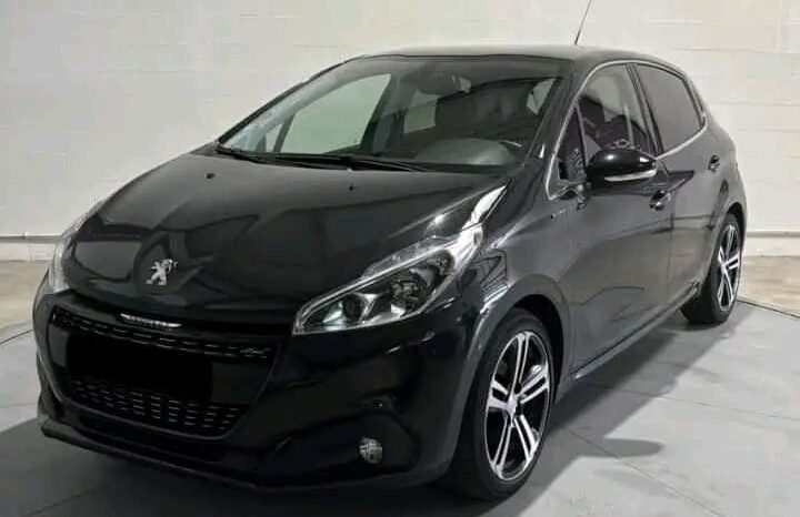 
								PEUGEOT 208 full									